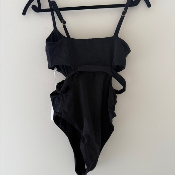 NWT VITAMIN A Luxe Link Belted One Piece - Black ReLux SZ M - Picture 4 of 8